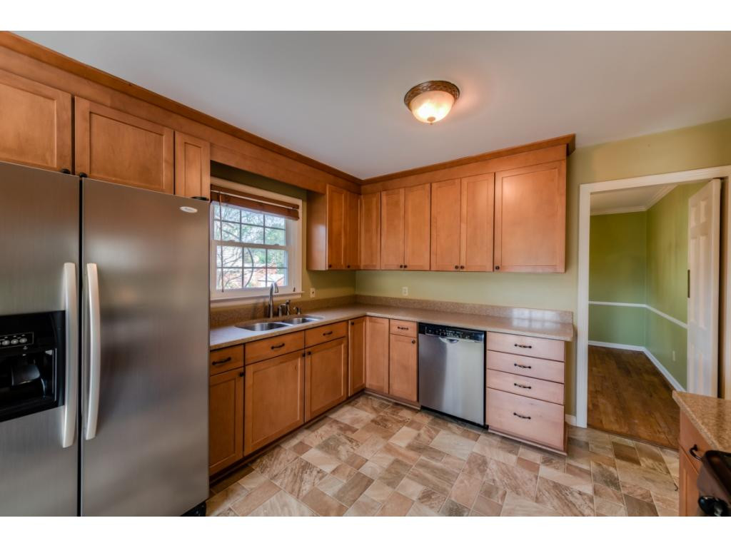 204 Tiffany Road Bristol, TN 37620 - Photo 9 of 28 Photo 9