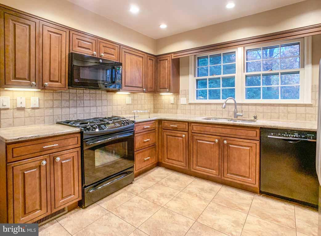 363 Richard Road Yardley, PA 19067 - Photo 19 of 52 Gallery Image 19