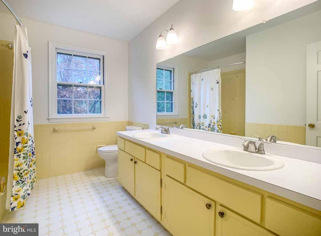 363 Richard Road Yardley, PA 19067 - Photo 39 of 52 Gallery Image 39