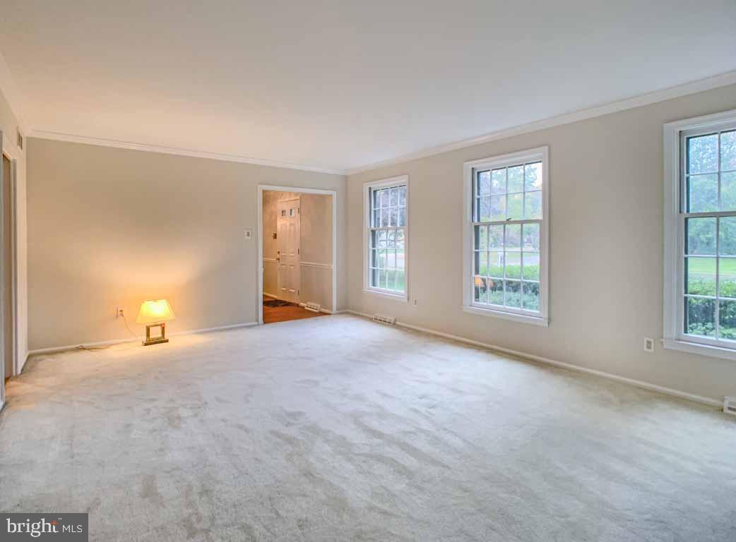 363 Richard Road Yardley, PA 19067 - Photo 9 of 52 Gallery Image 9