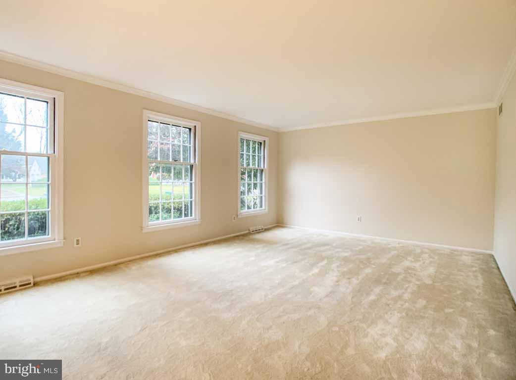 363 Richard Road Yardley, PA 19067 - Photo 10 of 52 Gallery Image 10