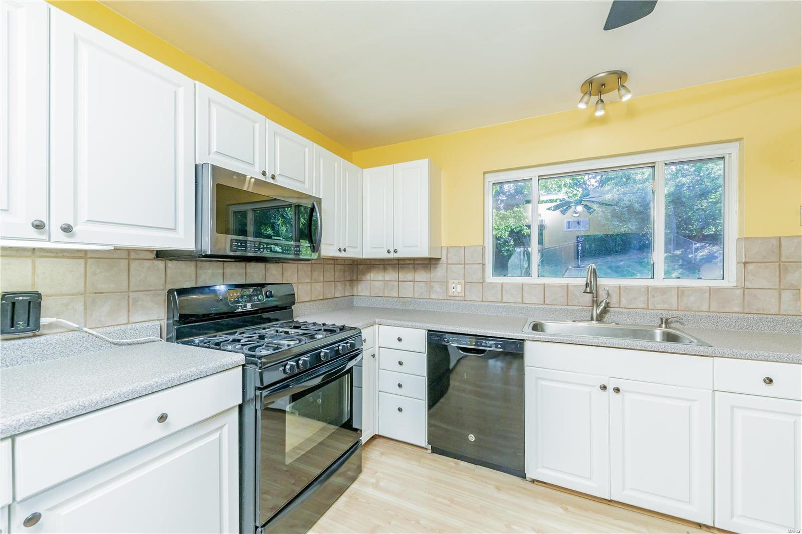 1306 Wyncrest Drive Ballwin, MO 63011 - Photo 11 of 20