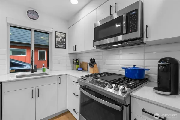 $759,950 | 806 Northwest 50th Street, Unit B, Seattle, WA 98107