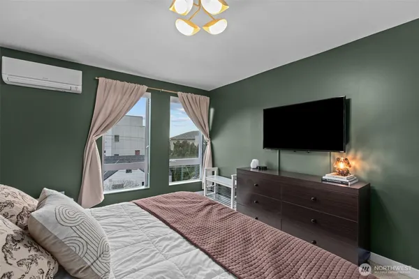 $759,950 | 806 Northwest 50th Street, Unit B, Seattle, WA 98107