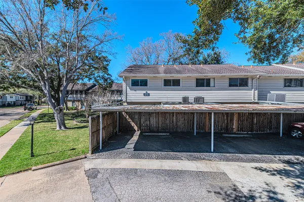 $199,000 | 10010 Knoboak Drive, Unit 33, Houston, TX 77080