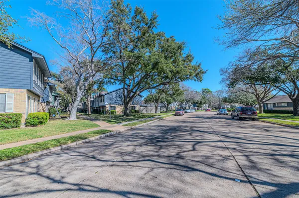 $199,000 | 10010 Knoboak Drive, Unit 33, Houston, TX 77080