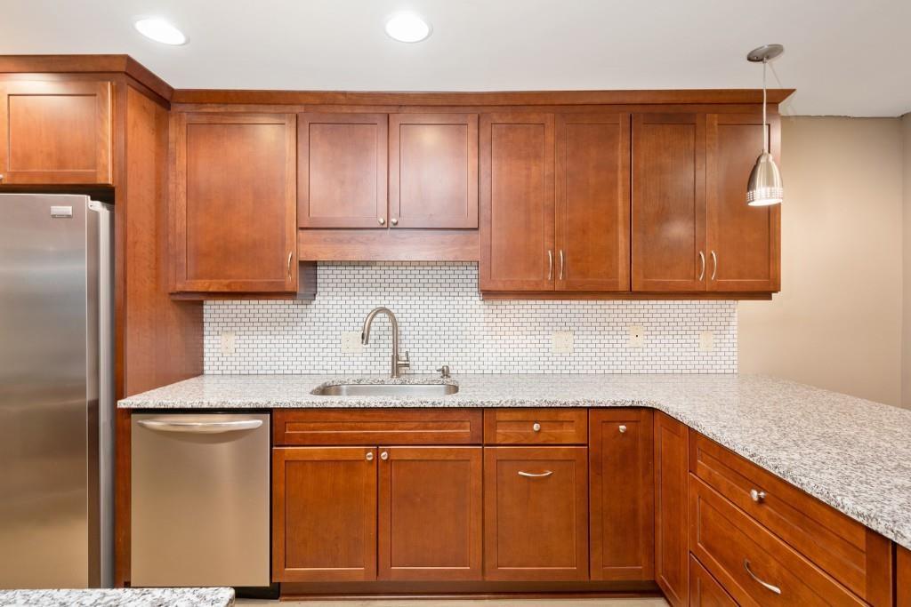 558 Emory Oaks Way Decatur, GA 30033 - Photo 8 of 23