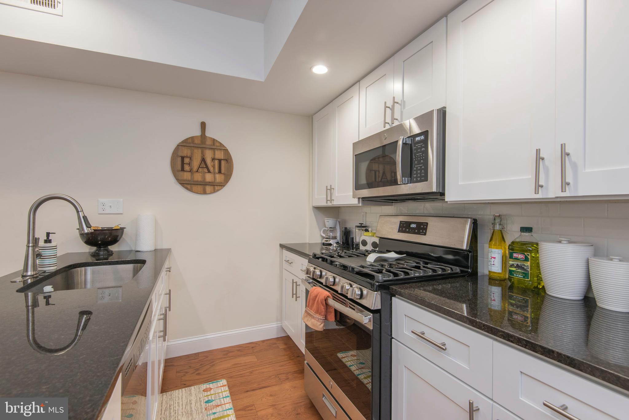 708 South 20th Street Philadelphia, PA 19146 - Photo 23 of 35