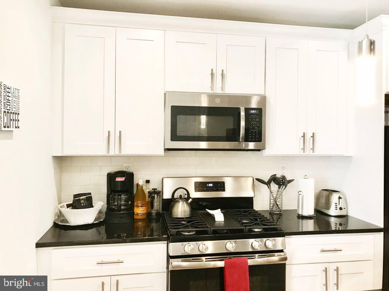 708 South 20th Street Philadelphia, PA 19146 - Photo 4 of 35