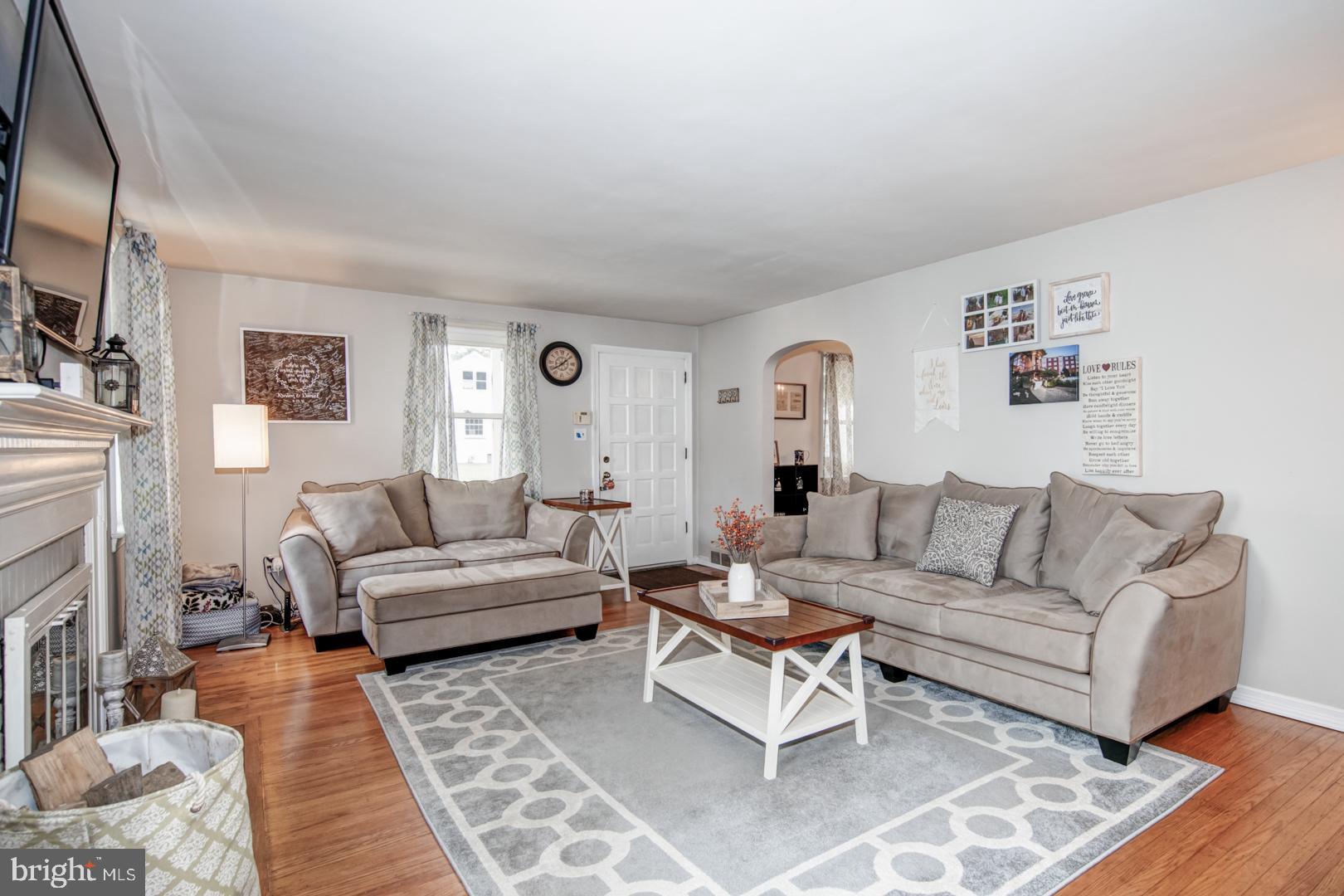 54 Fairhill Road Morton, PA 19070 - Photo 3 of 21 Living Room