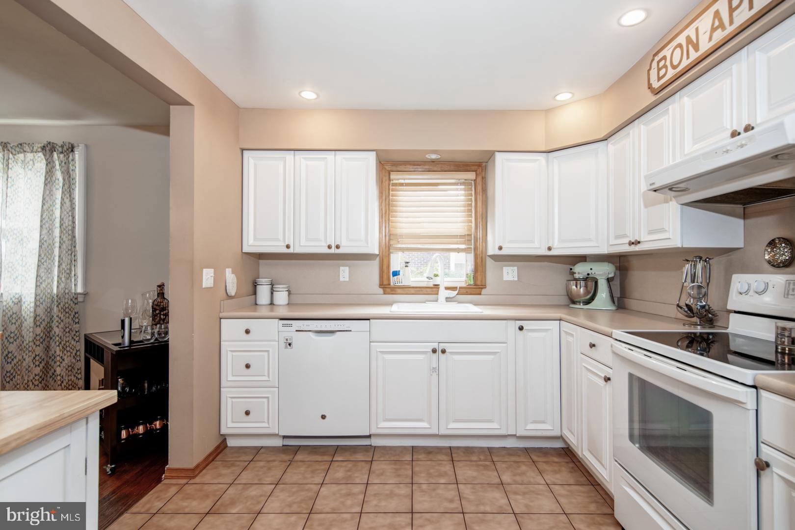 54 Fairhill Road Morton, PA 19070 - Photo 9 of 21 Kitchen