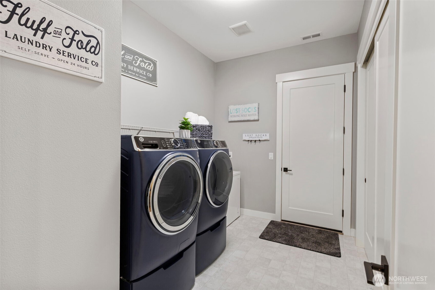 930 Southwest J H Road Port Orchard, WA 98367 - Photo 21 of 33