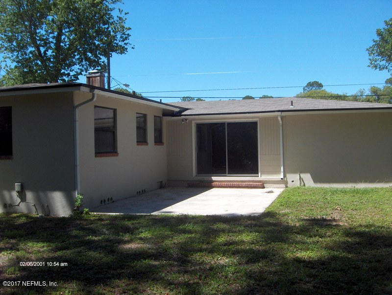 3722 Coronado Road Jacksonville, FL 32217 - Photo 3 of 20 a backyard of a house with table and chairs