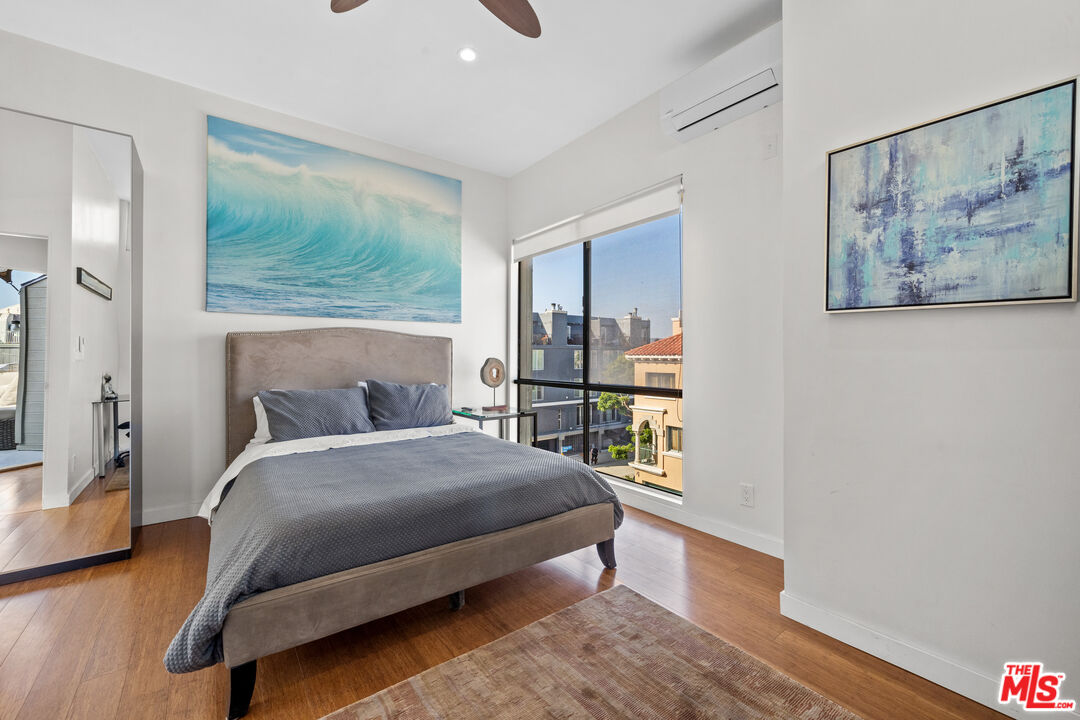30 Voyage Street Marina del Rey, CA 90292 - Photo 15 of 21 a bedroom with a bed and a window