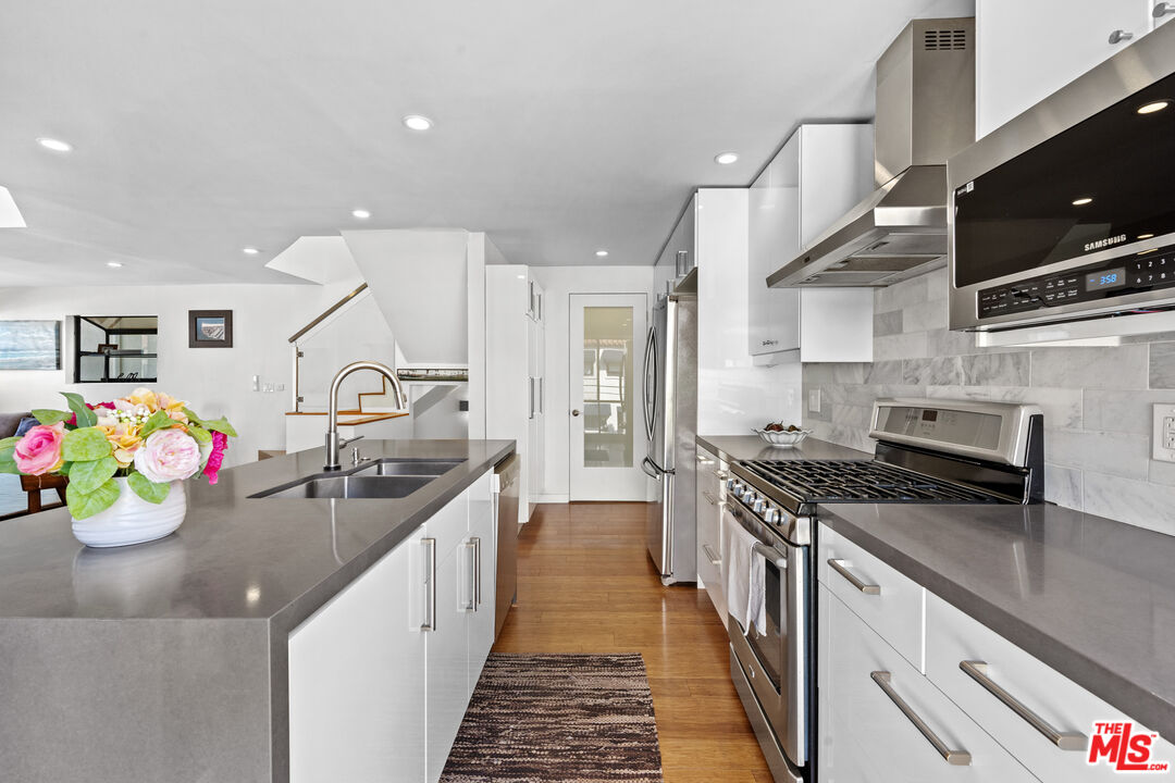 30 Voyage Street Marina del Rey, CA 90292 - Photo 6 of 21 a kitchen with stainless steel appliances granite countertop a sink and stove