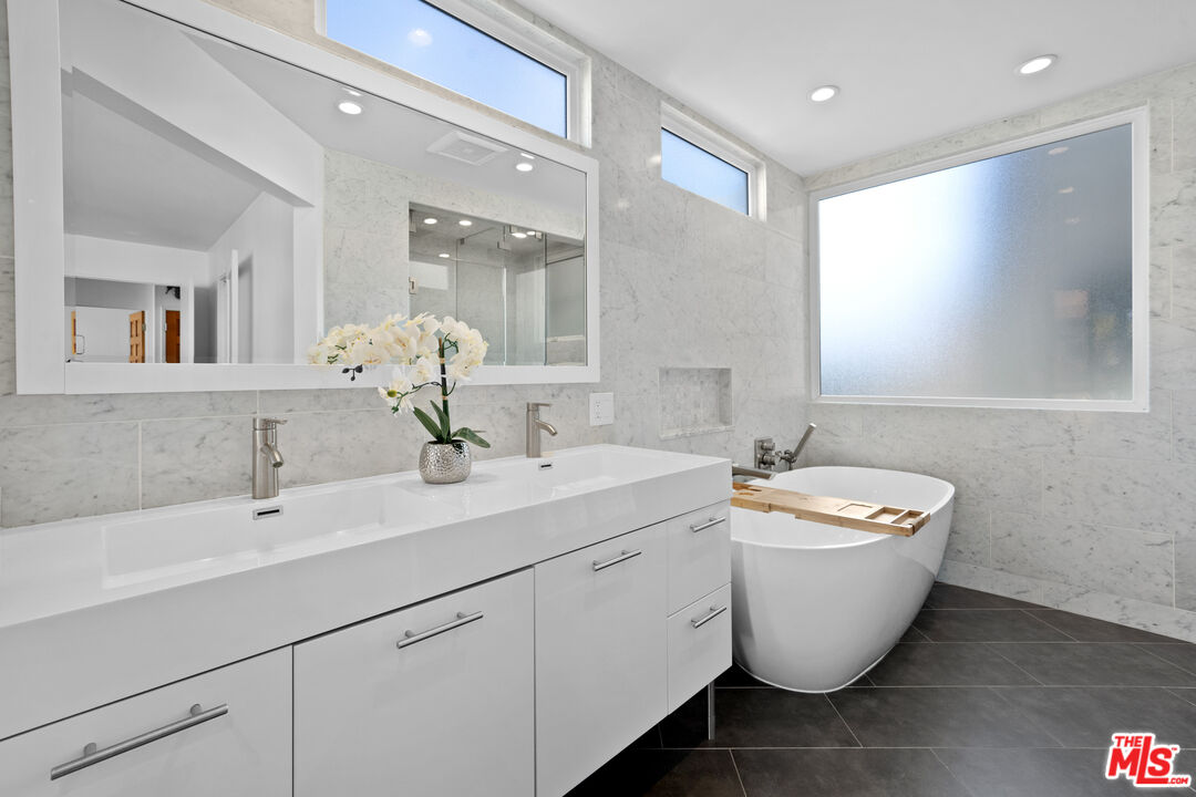 30 Voyage Street Marina del Rey, CA 90292 - Photo 10 of 21 a spacious bathroom with a double vanity sink a mirror and a bathtub