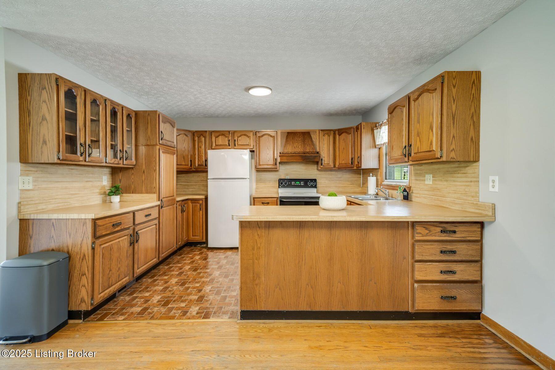 7608 Smyrna Road Louisville, KY 40228 - Photo 8 of 57 photo_online_007