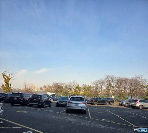 $3,490 | 1111 River Road, Unit F19, Edgewater, NJ 07020