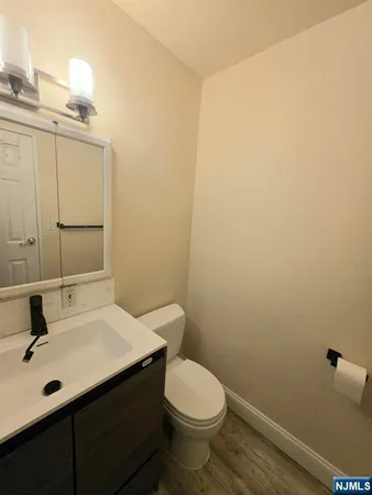 $3,490 | 1111 River Road, Unit F19, Edgewater, NJ 07020