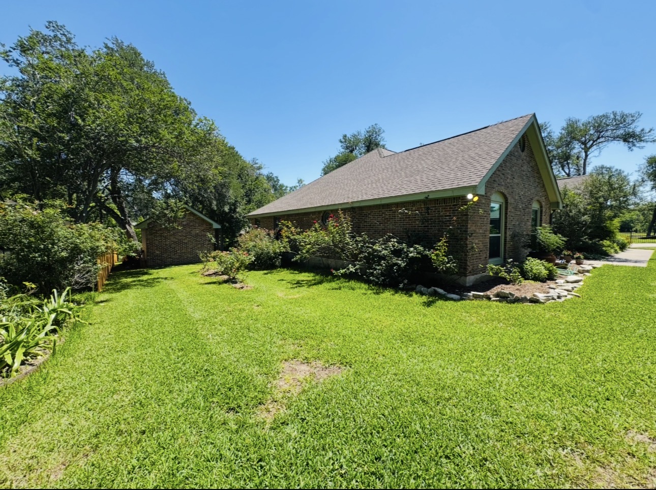 203 East 11th Street Elgin, TX 78621 - Photo 4 of 40