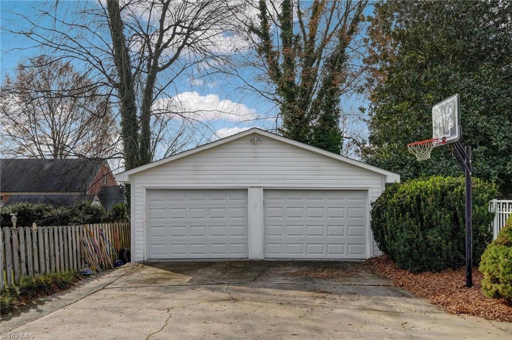 521 Patrick Street Eden, NC 27288 - Photo 48 of 50 Double garage