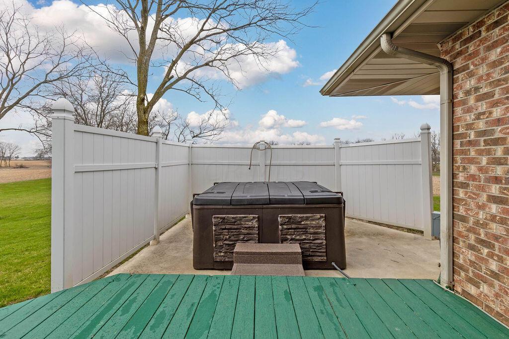 9525 Pringle-Benjamin Road London, OH 43140 - Photo 68 of 87 63. Patio with Hot Tub