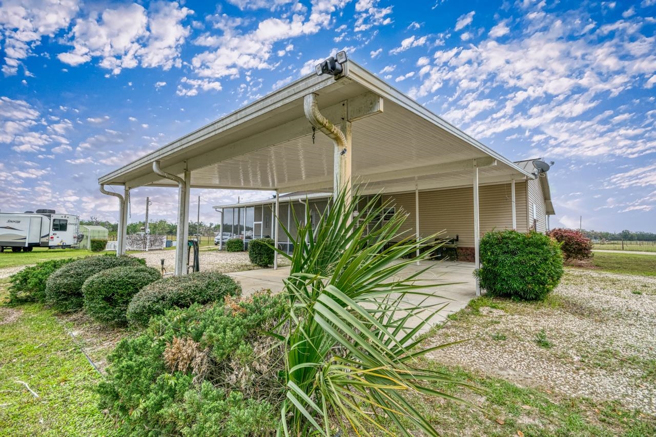 332 Northeast Forsythia Way Pinetta, FL 32350 - Photo 9 of 51