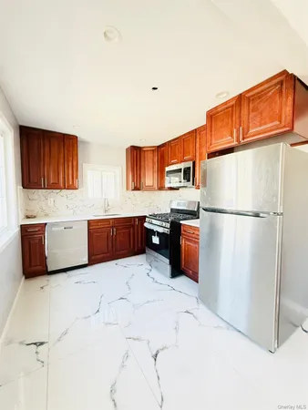 $3,250 | 139-22 Lakewood Avenue, Unit 1F | Jamaica