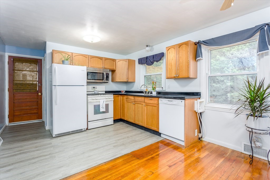 14 Wedgewood Road Worcester, MA 01602 - Photo 6 of 25 Gallery Image 6