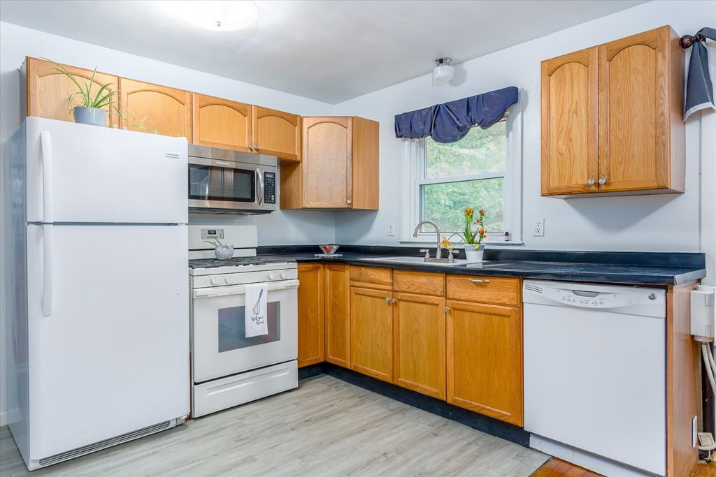 14 Wedgewood Road Worcester, MA 01602 - Photo 8 of 25 Gallery Image 8