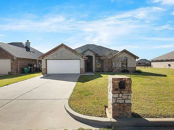 $349,000 | 9108 Parkview Circle, Tolar, TX 76476