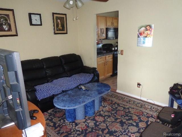 2179 East Maple Road Troy, MI 48083 - Photo 8 of 28 DSC01069.JPG