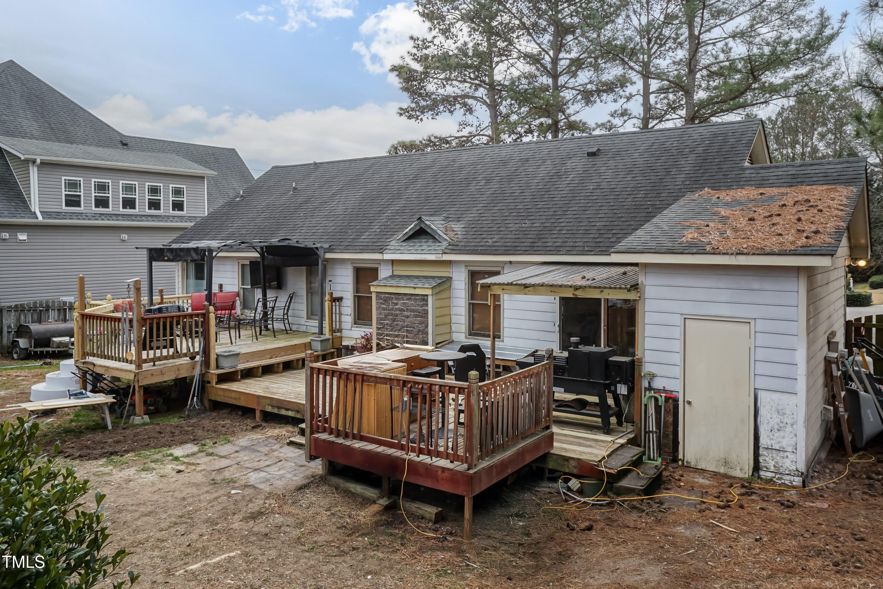 4209 Medlar Lane Raleigh, NC 27616 - Photo 30 of 40 Back 03
