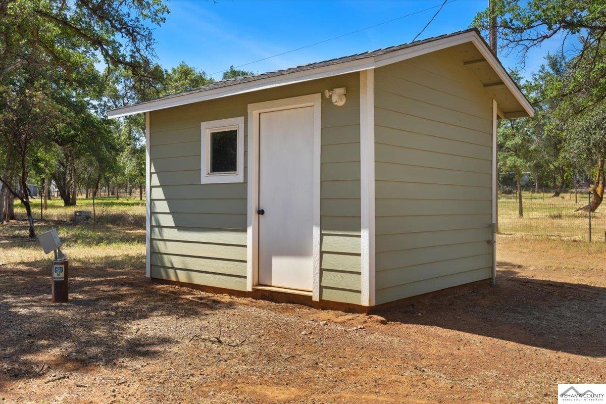 18887 Ridge Road Red Bluff, CA 96080 - Photo 37 of 48 a view of front door and yard