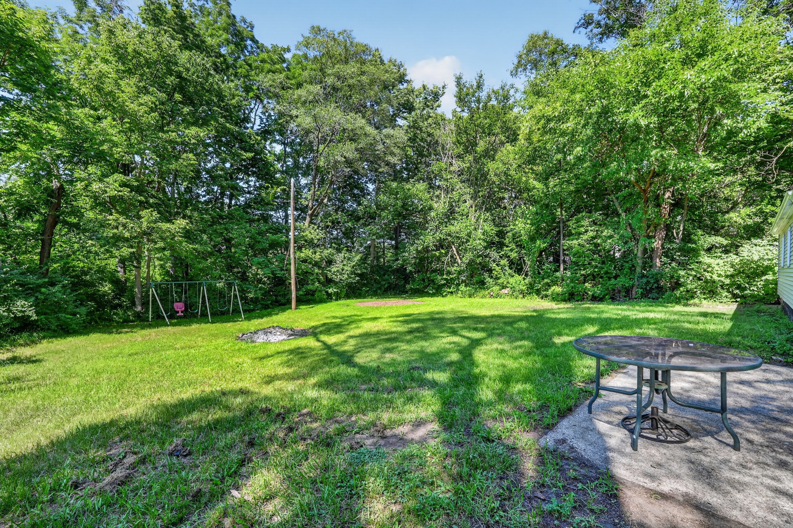 316 Brooke Road Rockford, IL 61109 - Photo 18 of 19 a view of a backyard with a garden