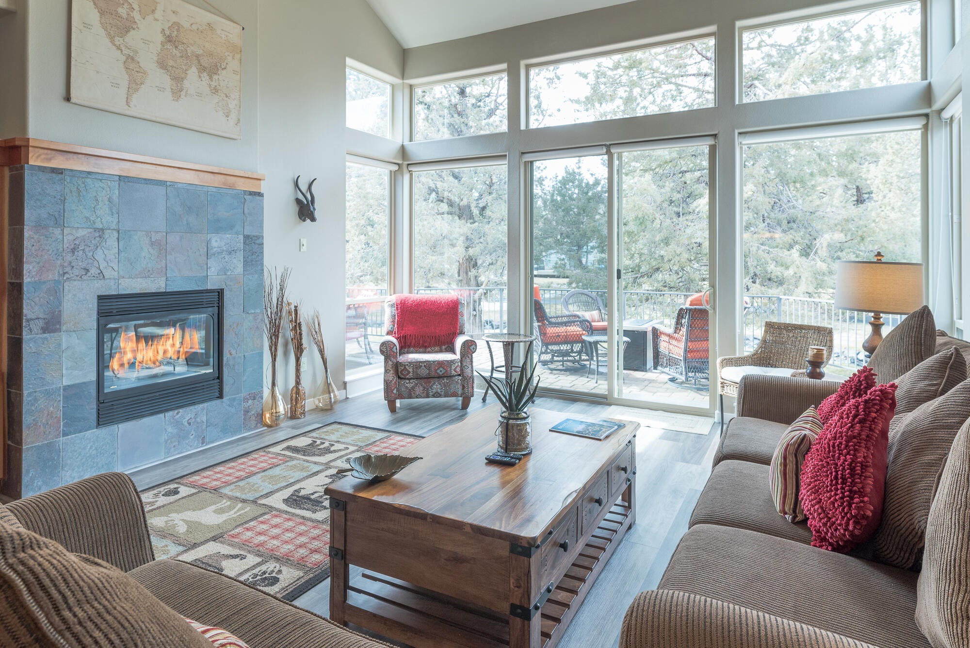 1346 Highland View Loop Redmond, OR 97756 - Photo 5 of 37 _DSC9736-Edit