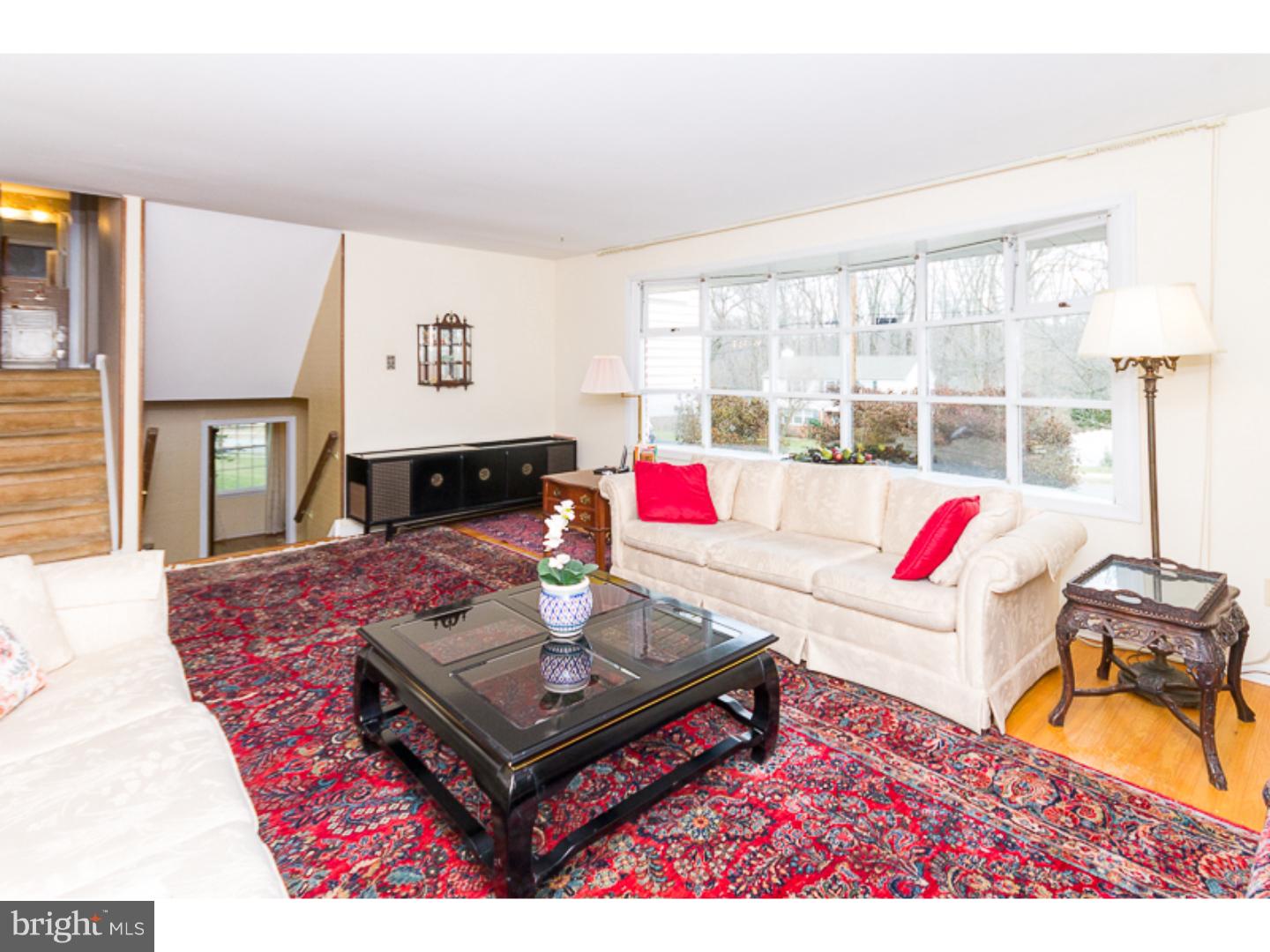 94 Oakford Road Wayne, PA 19087 - Photo 6 of 24 Living Room