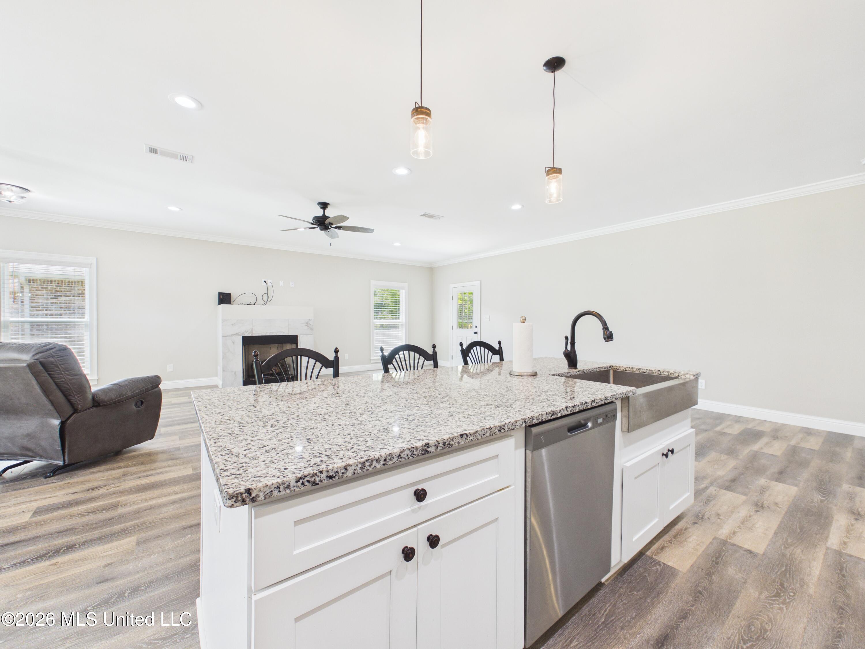 1925 Beachview Drive Ocean Springs, MS 39564 - Photo 14 of 33 CAM04449G0-PR0037-STILL038