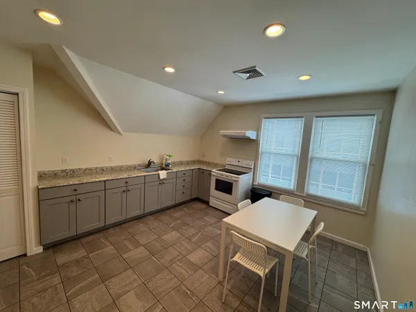 $2,200 | 423 Whalley Avenue, New Haven, CT 06511