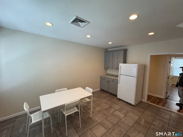 $2,200 | 423 Whalley Avenue, New Haven, CT 06511
