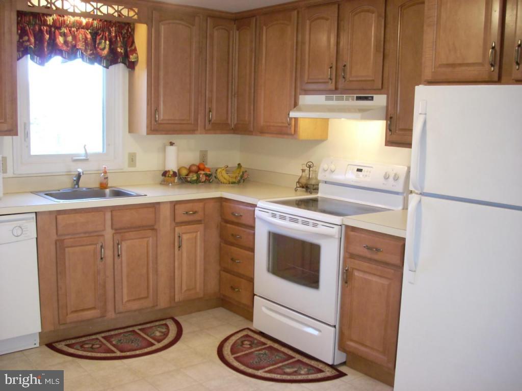 152 April Lane, Unit 17543 Lititz, PA 17543 - Photo 9 of 9 a kitchen with a stove a sink and a refrigerator