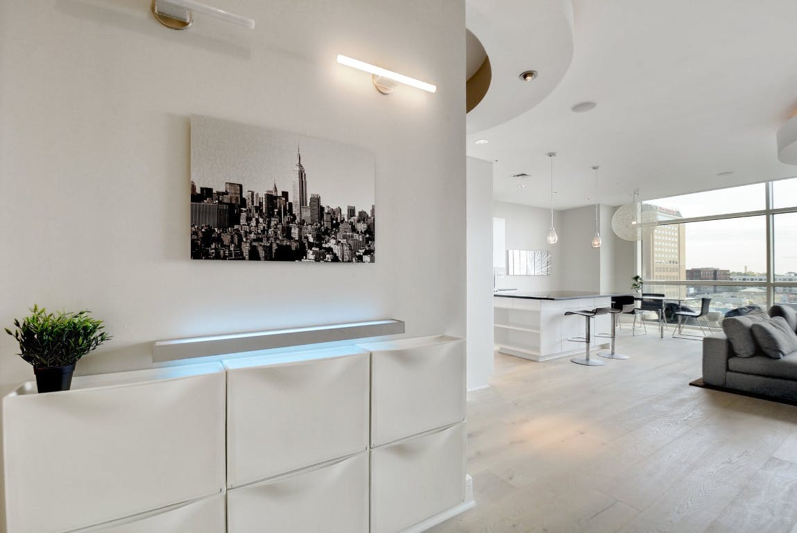555 East 5th Street, Unit 723 Austin, TX 78701 - Photo 14 of 18 a living room with furniture potted plant and a window