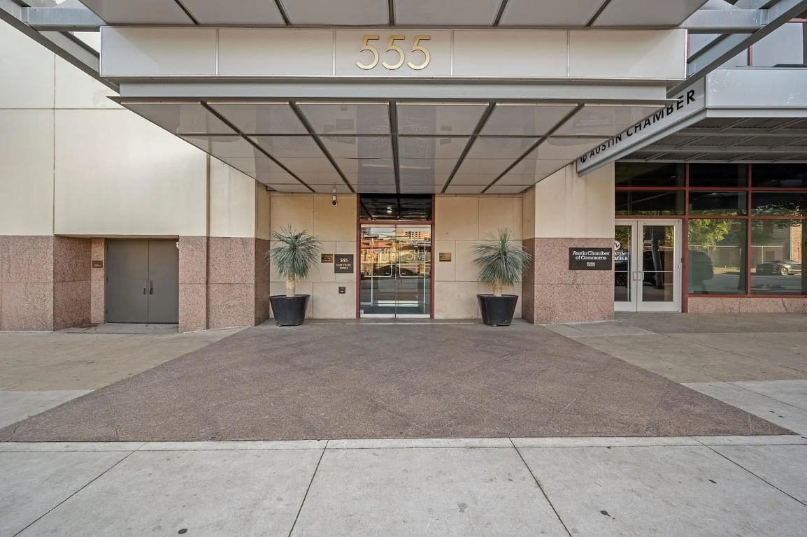 555 East 5th Street, Unit 723 Austin, TX 78701 - Photo 16 of 18 a view of a garage