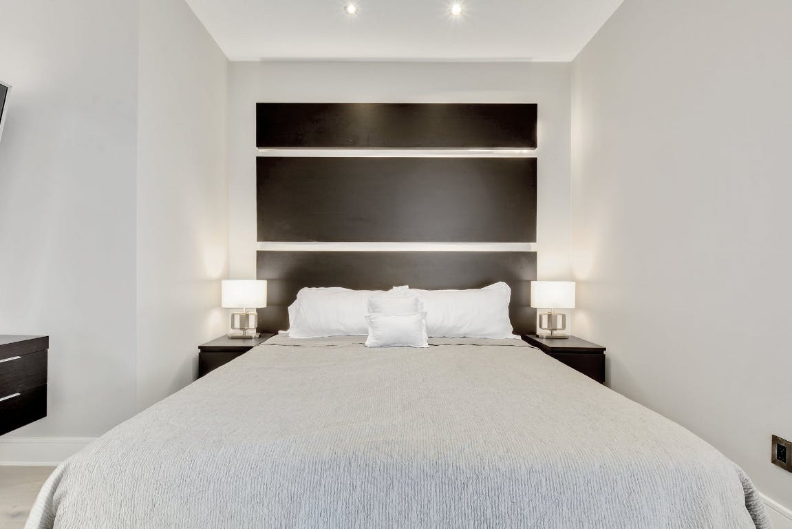 555 East 5th Street, Unit 723 Austin, TX 78701 - Photo 10 of 18 a bedroom with a bed and a lamp