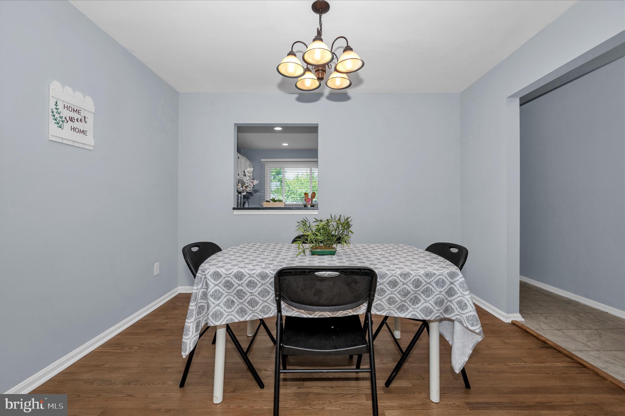 10120 Nightingale Street Gaithersburg, MD 20882 - Photo 11 of 56 a dining room with furniture and chandelier