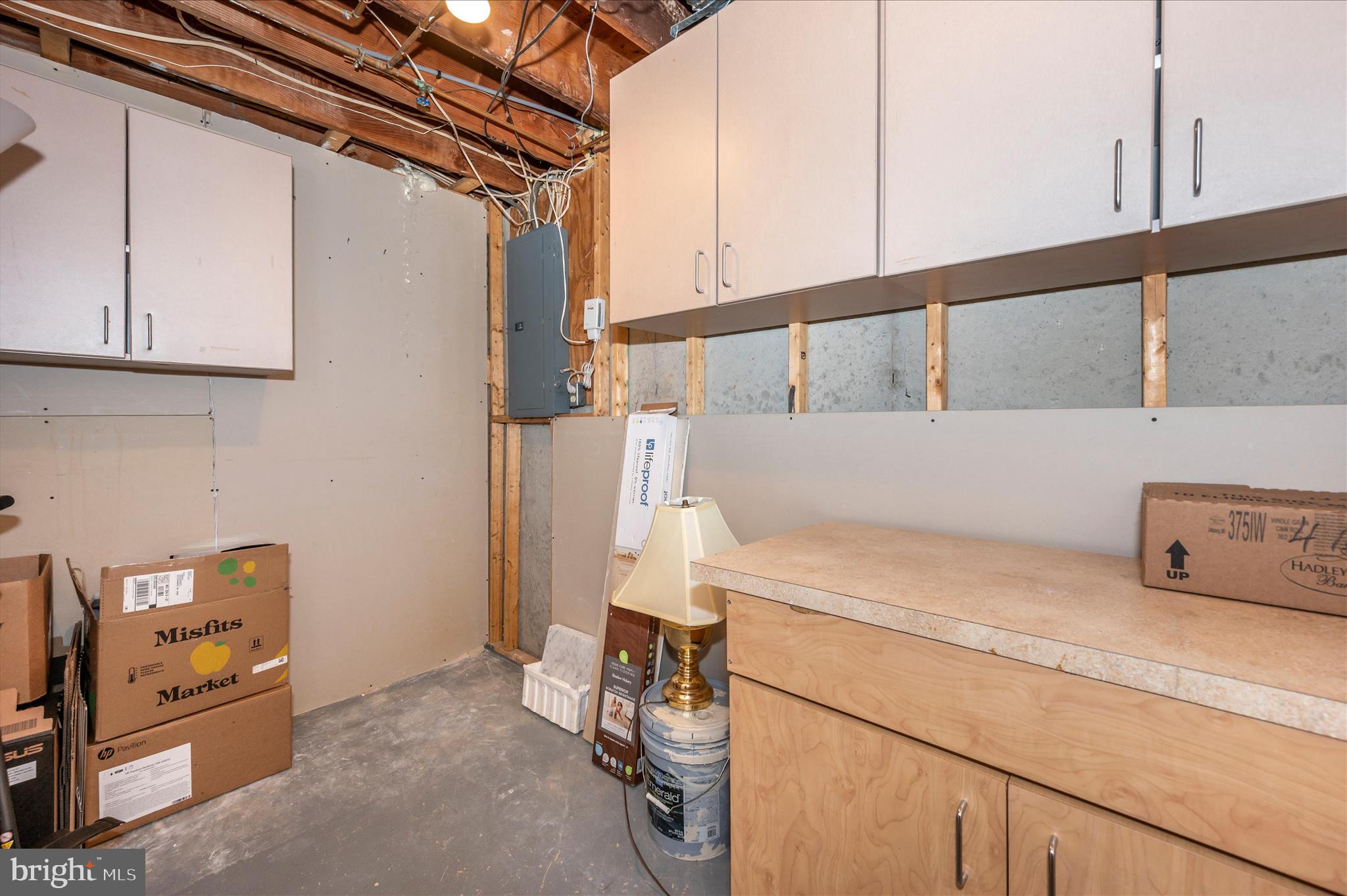 10120 Nightingale Street Gaithersburg, MD 20882 - Photo 42 of 56 a utility room with dryer and washer