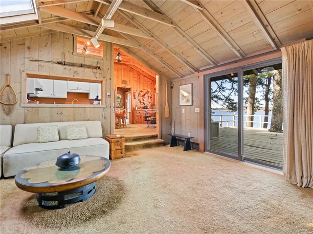 $1,599,000 | 15 George W Finnerty Road, Barrington, RI 02806