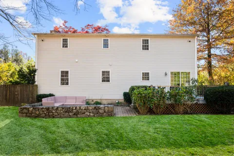 a view of yard with green space