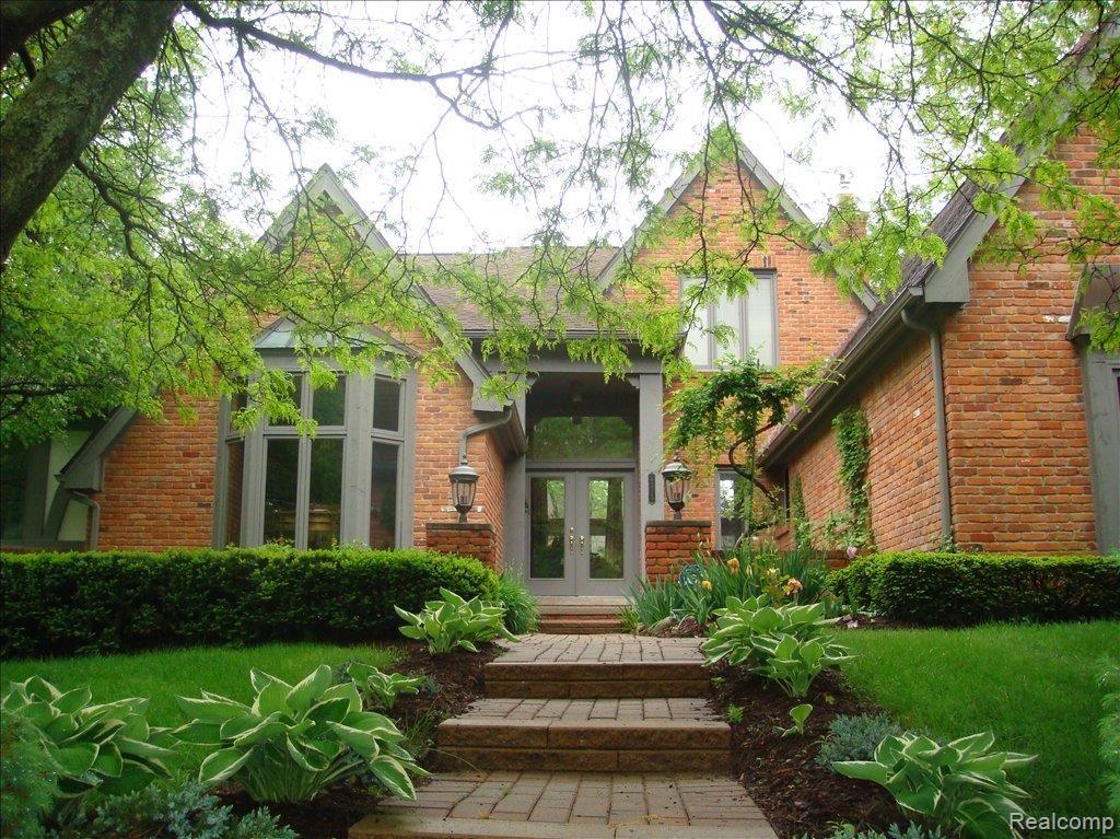 4335 Echo Road Bloomfield Hills, MI 48302 - Photo 1 of 22 Main Exterior