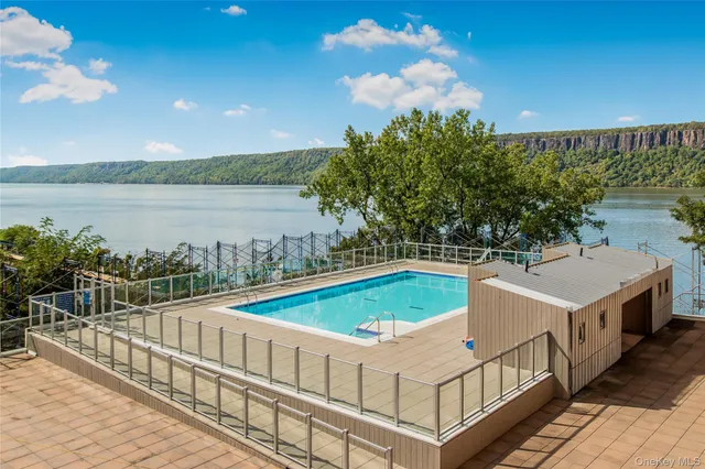 $2,100 | 1155 Warburton Avenue, Unit 7X, Yonkers, NY 10701